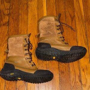 WoMen's Ugg Adirondack III Boot - Chestnut